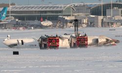 Delta Havayolları’na ait uçak Toronto’da iniş sırasında ters döndü