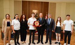 Cumhurbaşkanı Tatar, öğrencileri kabul etti
