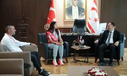 Öztürkler: Gençlerimiz haksız izolasyonlara rağmen başarılarıyla örnek oluyor