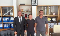 Cahitoğlu, rekortmen atlet Arda’yı kutladı