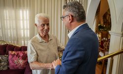 CTP lideri Tufan Erhürman, Derviş Eroğlu’nu evinde ziyaret etti