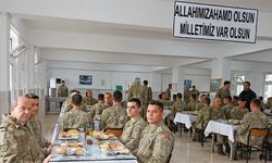 Tatar, KTBK 14'üncü Zırhlı Tugay Komutanlığı’nı ziyaret ederek personelle birlikte öğle yemeği yedi