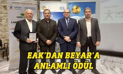 EAK, Fevzi Beyar'ı 'Onur Nişanı' ile ödüllendirdi