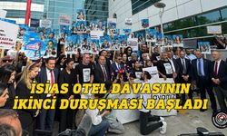 Aileler mahkeme önünde pankart açtı ve basın açıklaması yaptı