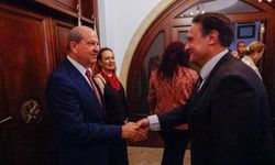 Cumhurbaşkanı ve eşi, Cumhurbaşkanlığı personeliyle bayramlaştı…