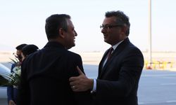CHP Genel Başkanı Özel KKTC’ye geldi… Özel’i CTP heyeti karşıladı