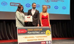 YDÜ öğrencisi Kuni, Sokak Lezzetleri Film Festivalinde ödül aldı