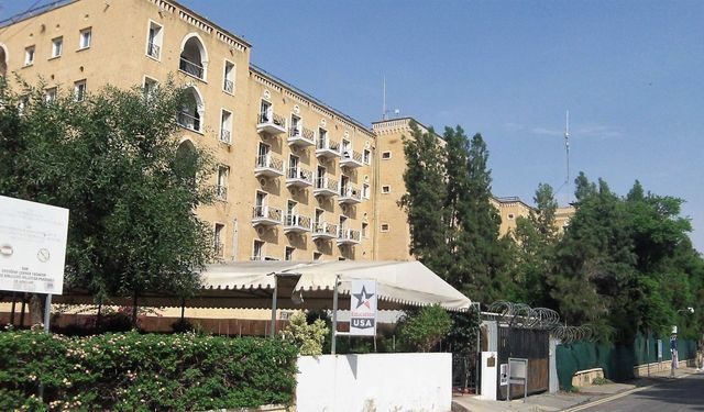 Kıbrıslı Türk ve Rum siyasi parti başkan ve temsilcileri bir araya geldi