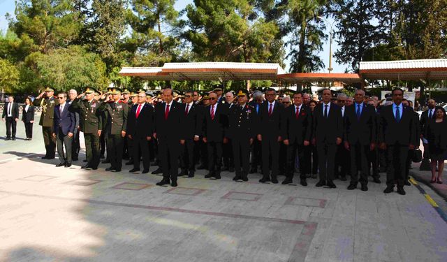 Lefkoşa Atatürk Anıtı'nda tören düzenlendi