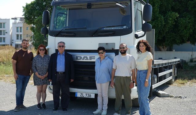 Türkiye, KŞK Türk Üye Ofisi'ne ekskavatör ve araç taşıyıcısı bağışladı