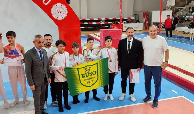 Çavuşoğlu: Genç sporcularımız bizi gururlandırdı