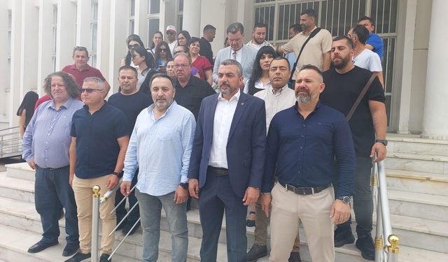 Sendikalar Posta Dairesi’nde uyarı grevi yaptı