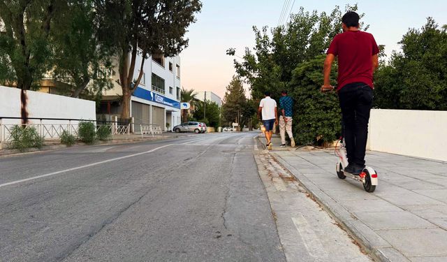 Polis, elektrikli scooterlarla ilgili kuralları hatırlatarak uyarılarda bulundu