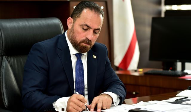 Çavuş: Yangın yerleşim yerlerine ulaşmadan kontrol altına alındı