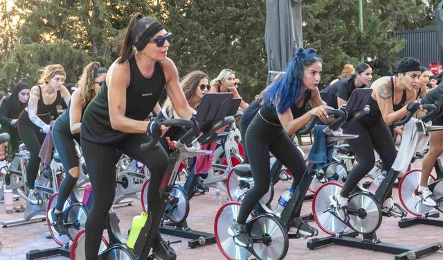 Yakın Doğu Spor Kulesi’nde spinning coşkusu sokağa taştı!