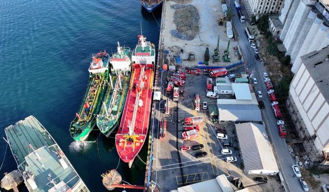 İstanbul Haydarpaşa'da yakıt ikmal gemisinde yangın