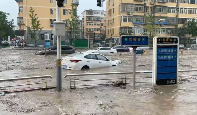 Çin'in başkenti Pekin şiddetli yağmurun etkisi altında