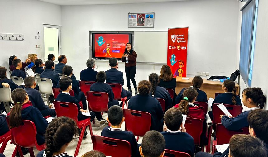 Lapta Yavuzlar Lisesi’nde Güvenli İnternet Eğitimleri semineri..