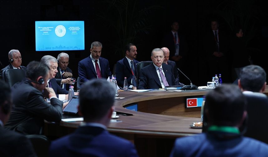 Erdoğan: Türk dünyası Kıbrıs Türklerine daha fazla omuz vermelidir
