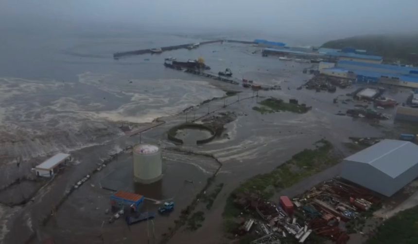 Tsunami dalgaları Hawaii'yi etkilemeye başladı...