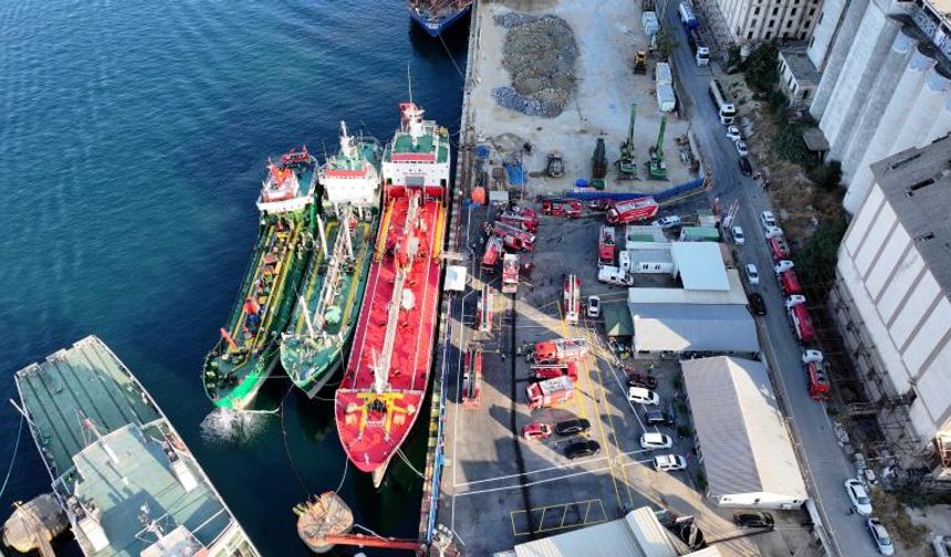 İstanbul Haydarpaşa'da yakıt ikmal gemisinde yangın